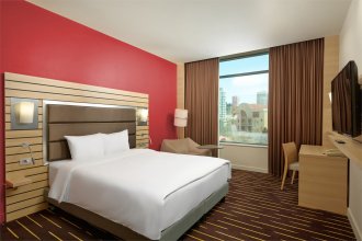 Classic superior room with a view of the city - with a double bed: Photo 2