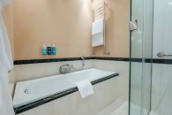Executive Room with a double bed: Photo 6