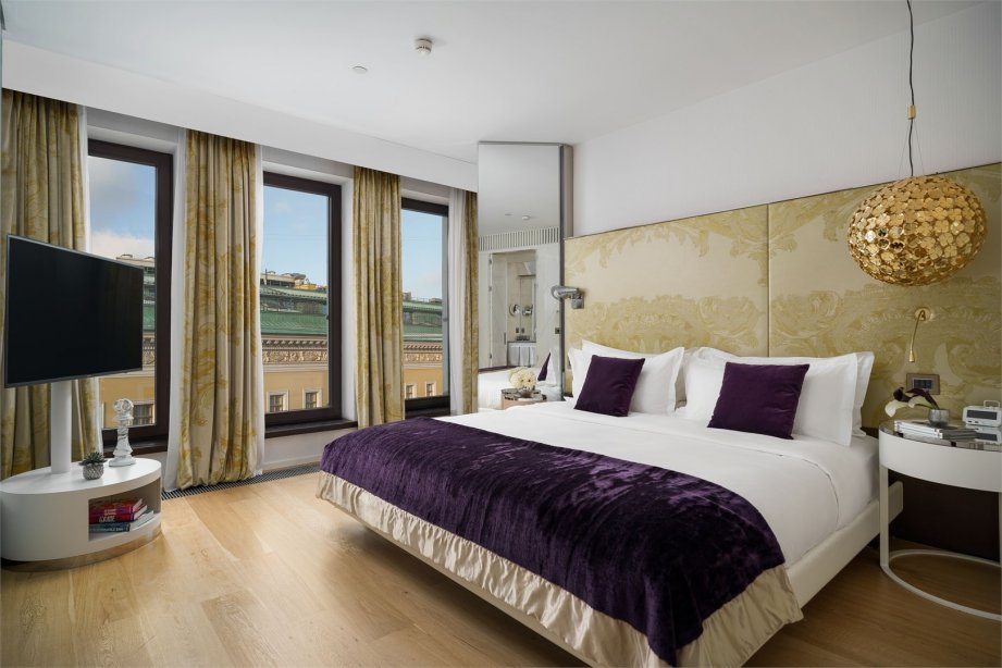 Two-room SO VIP suite with a view of Voznesensky Prospekt – with a large double bed