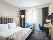 Suite with Double Bed and Sofa: Photo 5