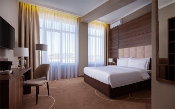 Standard room with a double bed: Photo 1