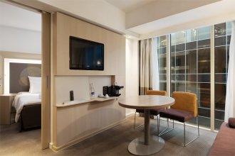 Executive Room with a double bed, atrium view: Photo 4
