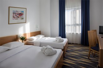 Standard room with 2 single beds: Photo 1