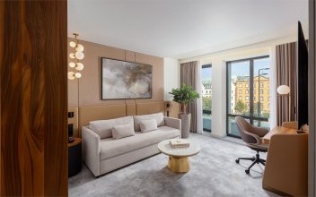 Junior Suite, with city view - with 1 double bed and a pull-out sofa: Photo 4
