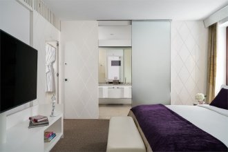Two-room SO Suite with a loggia overlooking the courtyard – with a large double bed: Photo 5