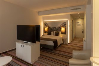 Non-smoking Junior Suite with a double bed: Photo 1