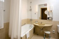 Standard room for people with disabilities - with double bed and sofa: Photo 7