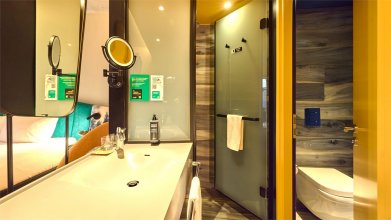 Standard Room - with a double bed: Photo 6