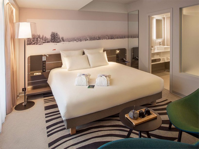 Suite with Double Bed and Sofa, city view