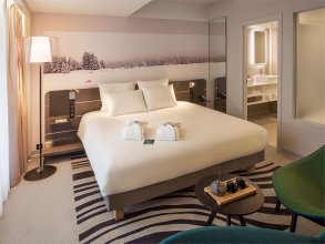 Suite with Double Bed and Sofa, city view: Photo 1