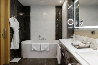 Номер Люкс - с двуспальной кроватью: Фотография 8