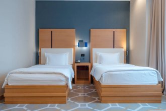 Superior Room, Side Mountain View - with 2 Single Beds: Photo 2